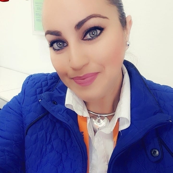 Meet your Posher, Denisse - Picture 1 of 1